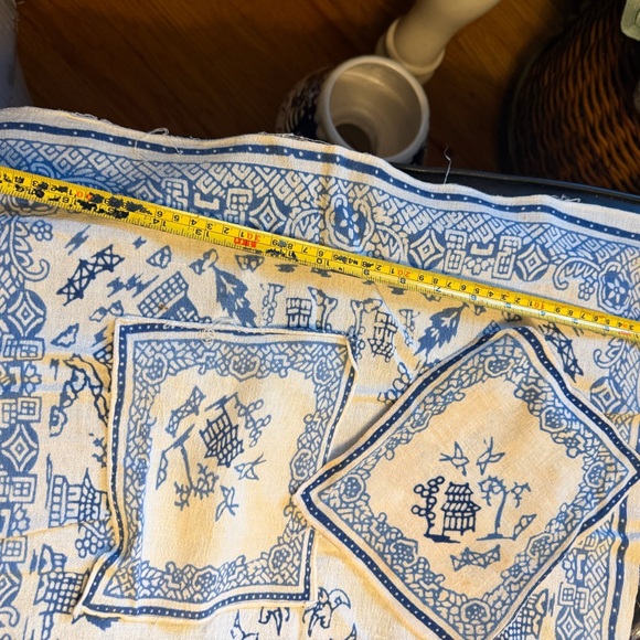 Antique high tea linen table set, runner and napkins, Asian chinoiserie/delf - Picture 2 of 7